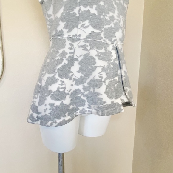 Anthropologie | Womens Akemi + Kim Gray Floral Print Fit and Flare Top | Size: - Picture 4 of 9